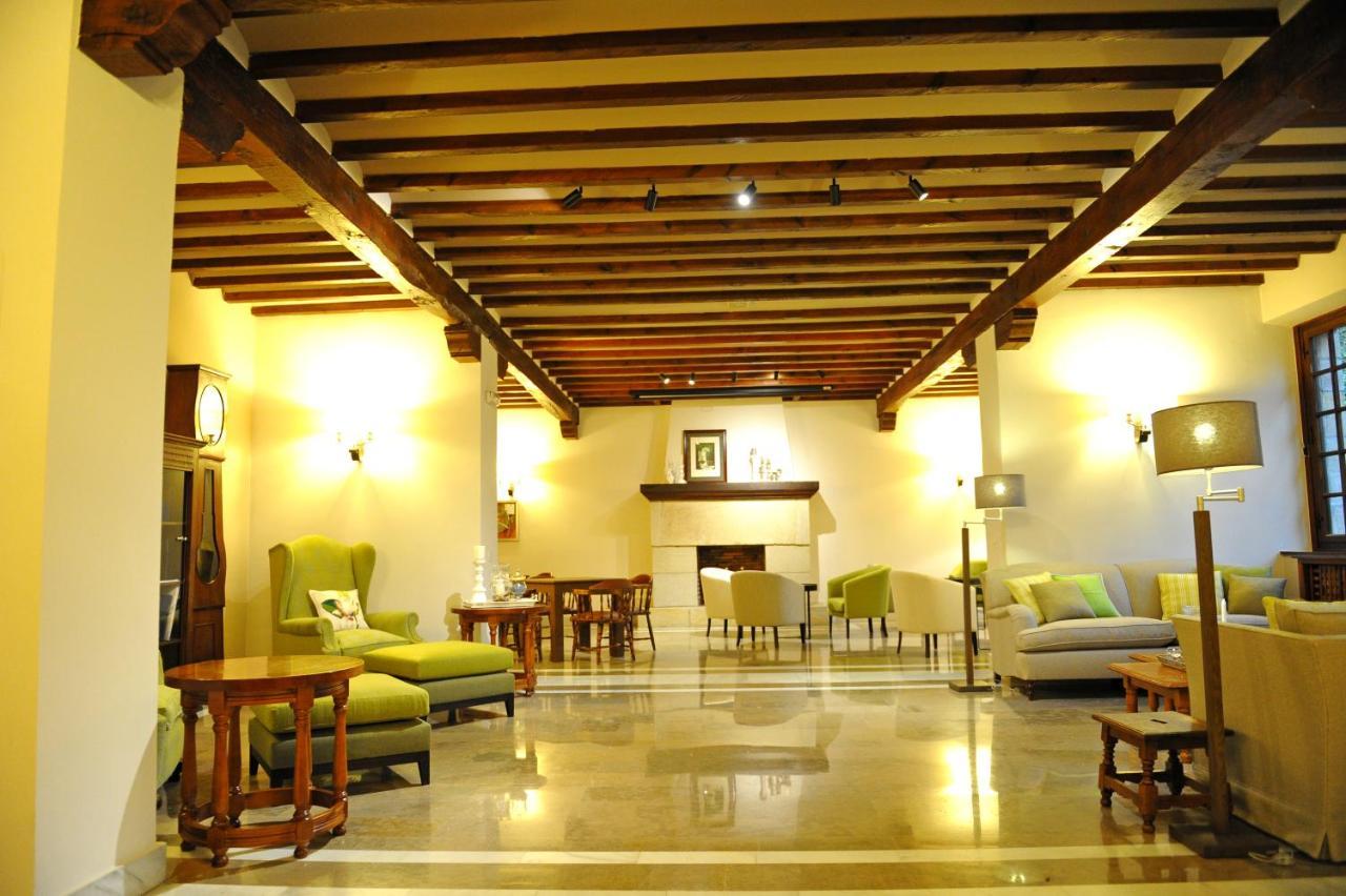 Parador De Santillana Del Mar Exterior photo