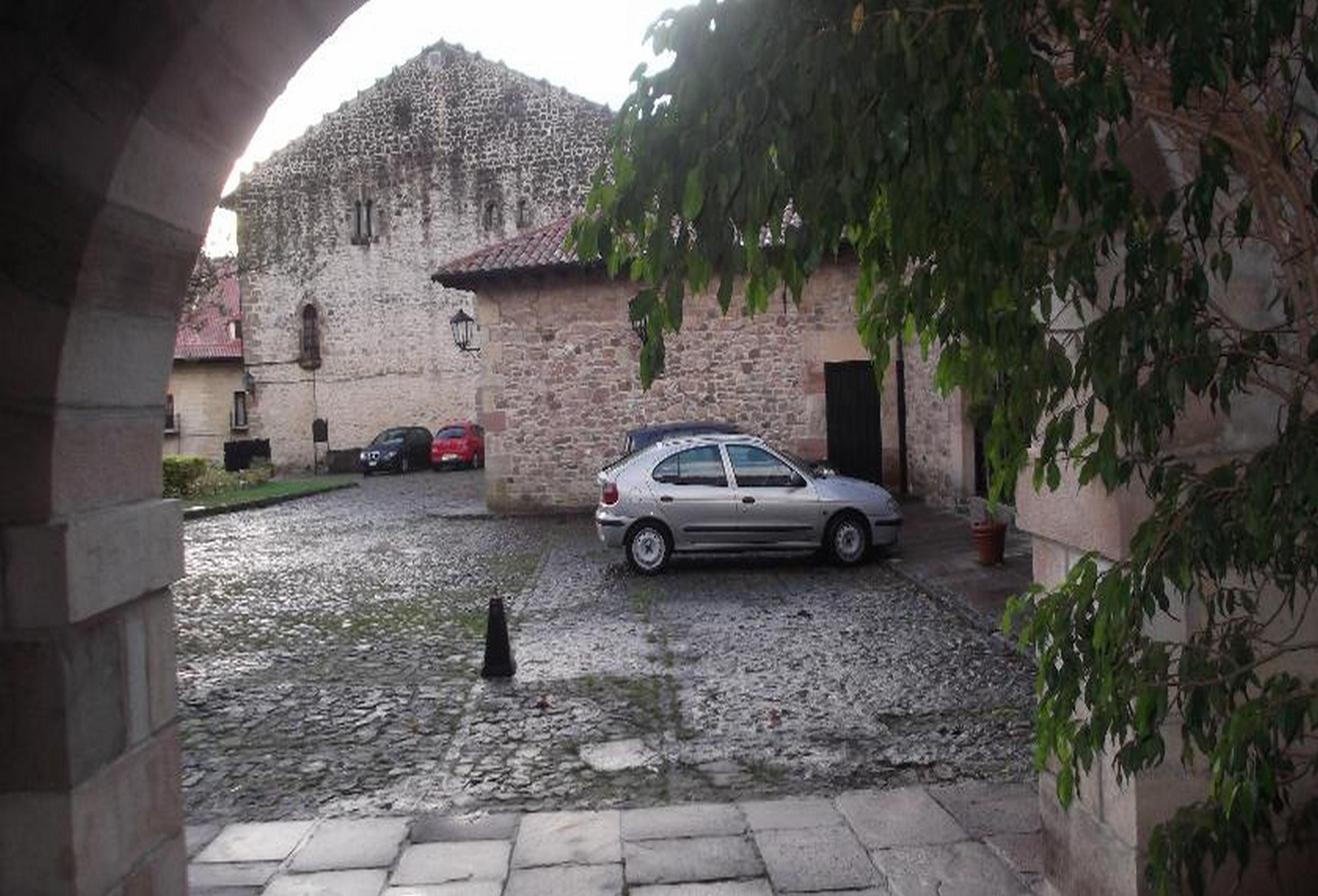 Parador De Santillana Del Mar Exterior photo