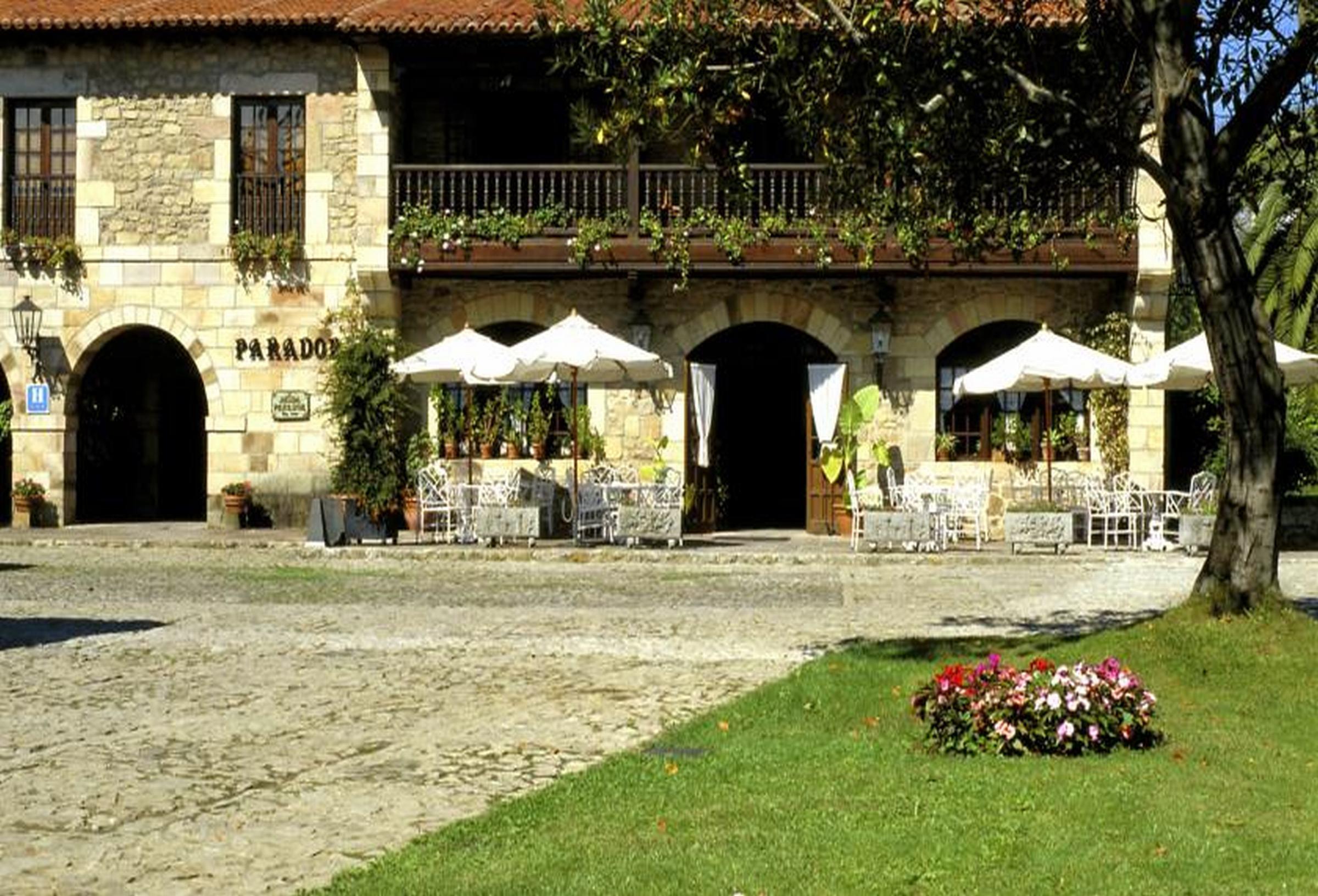 Parador De Santillana Del Mar Exterior photo