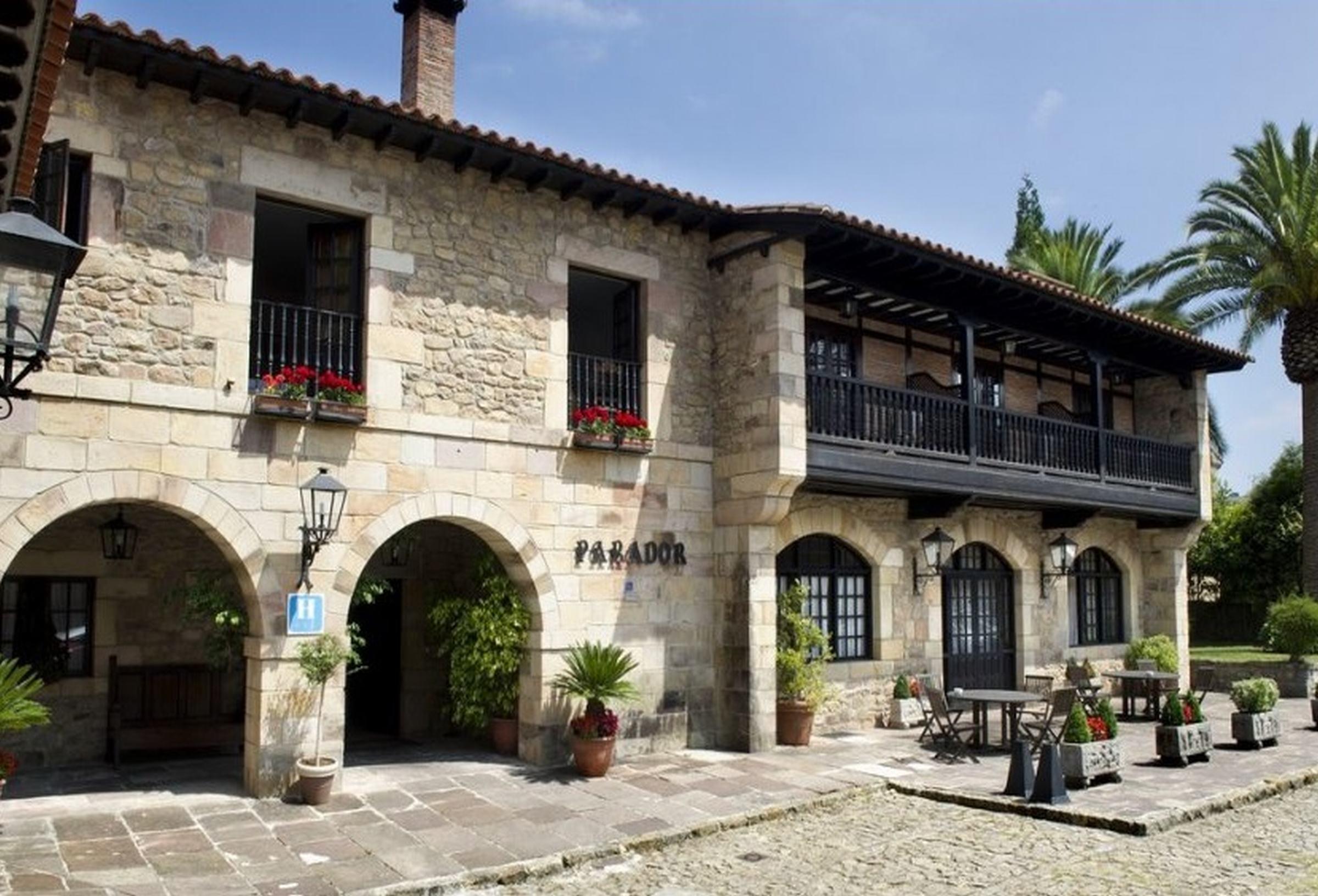 Parador De Santillana Del Mar Exterior photo