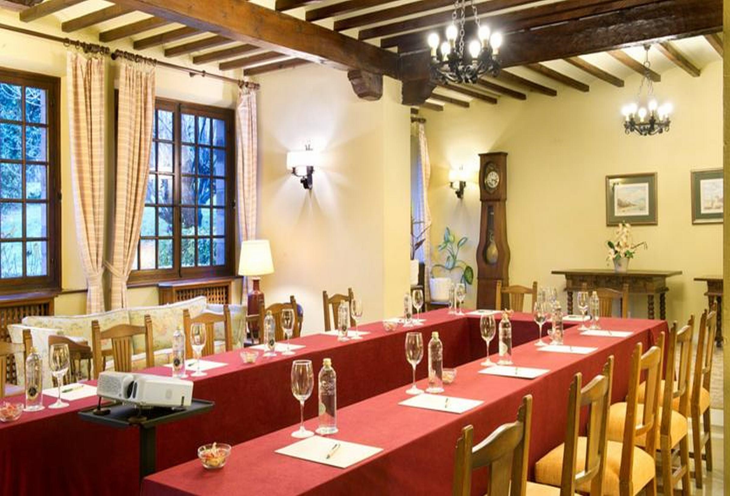 Parador De Santillana Del Mar Exterior photo