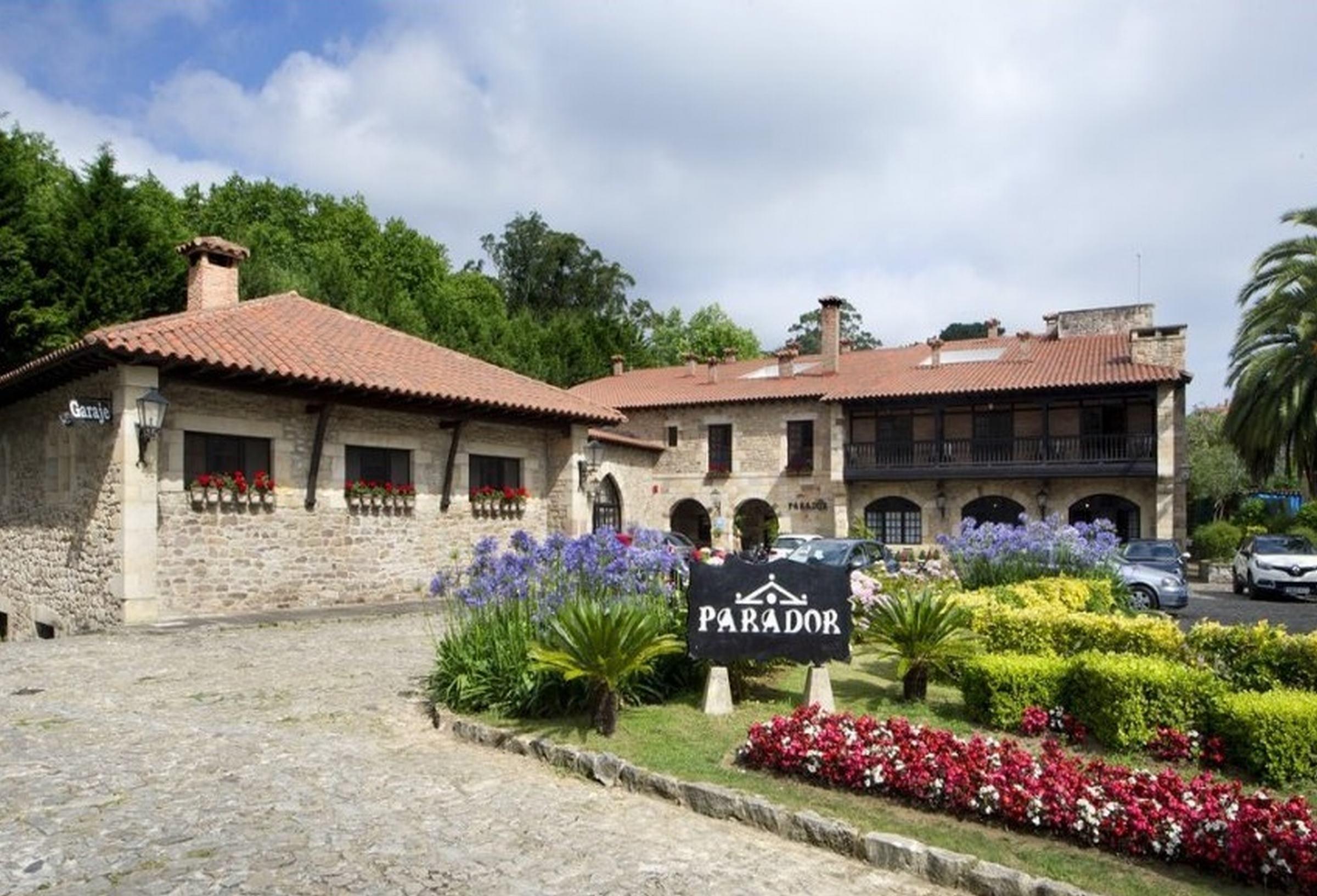 Parador De Santillana Del Mar Exterior photo