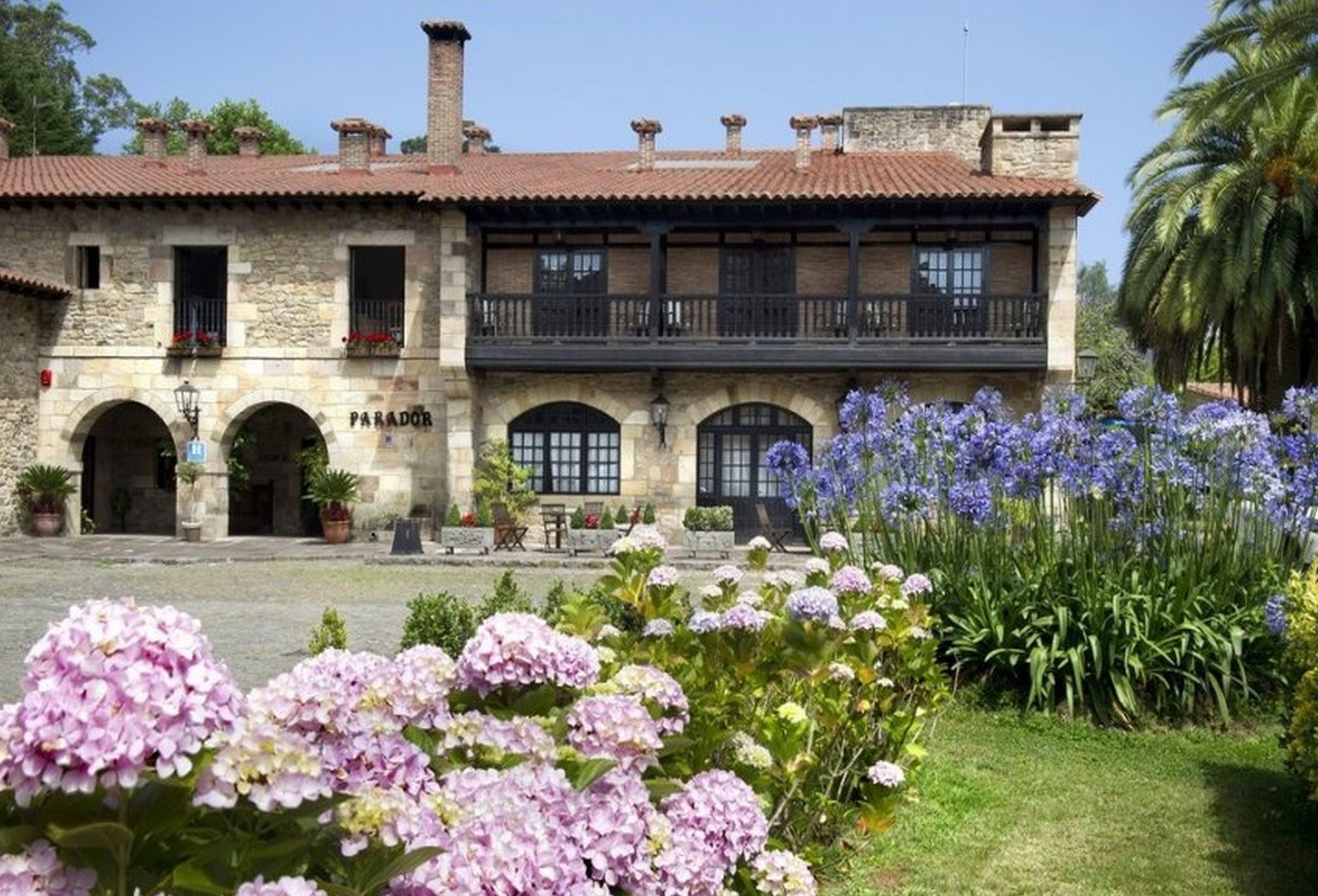 Parador De Santillana Del Mar Exterior photo