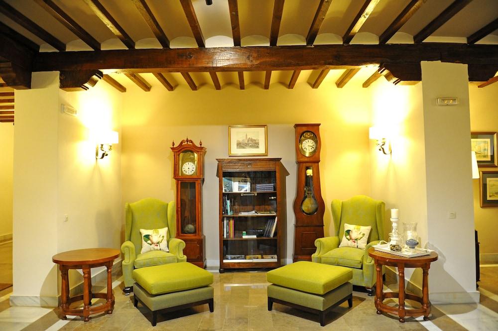 Parador De Santillana Del Mar Exterior photo