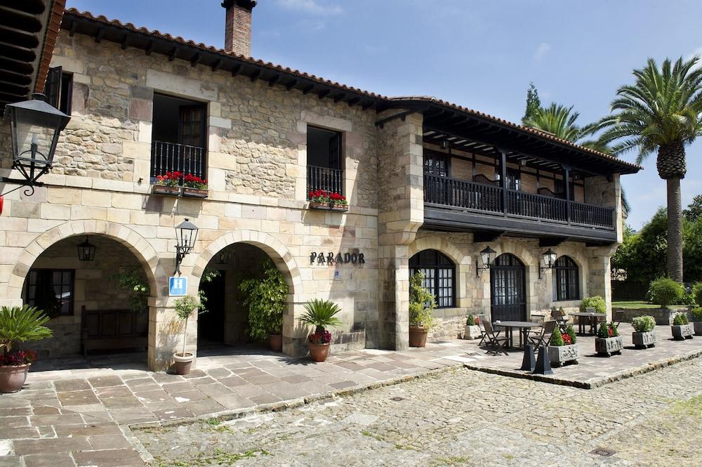 Parador De Santillana Del Mar Exterior photo