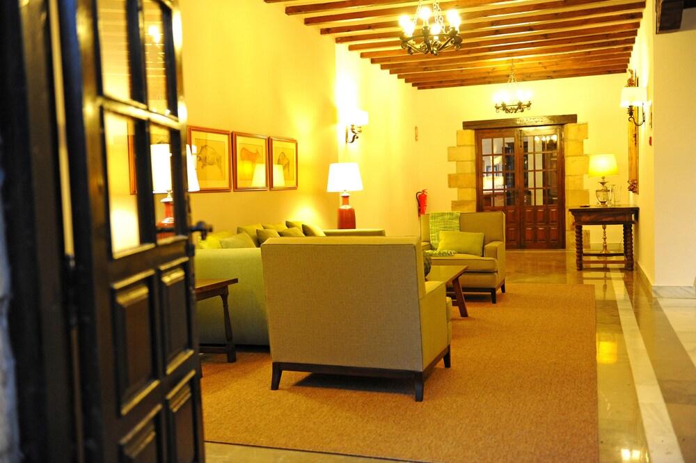 Parador De Santillana Del Mar Exterior photo