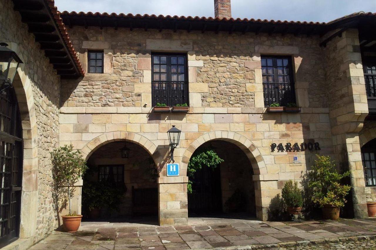 Parador De Santillana Del Mar Exterior photo